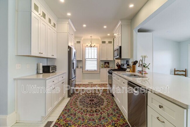 Building Photo - 206 Nun St