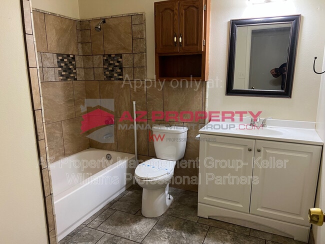 Building Photo - 4232 W Missouri Ave