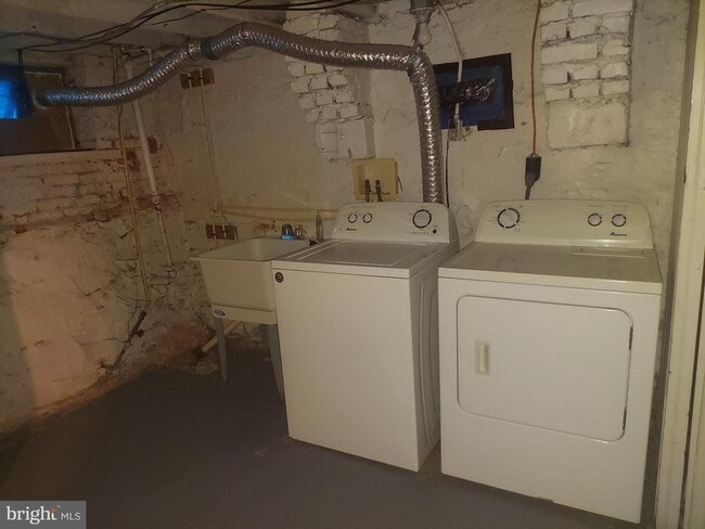 Building Photo - 1630 E 31st St