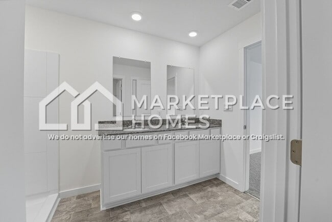 Building Photo - 4151 Hines Ln NE