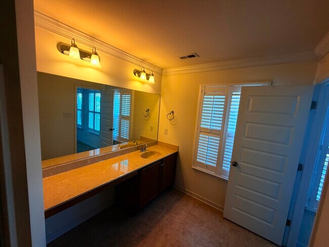 Building Photo - 8217 Center Path Ln