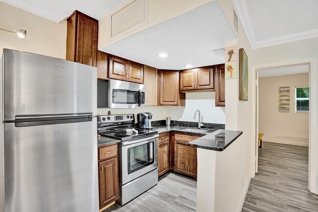 Building Photo - 417 NE 17th Ave