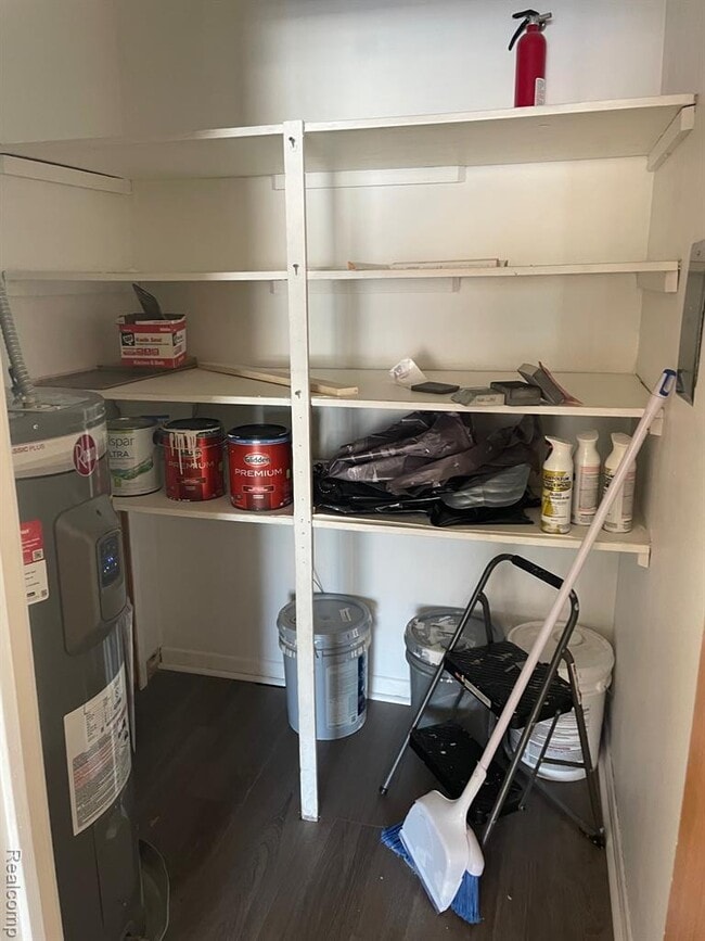 Building Photo - 1824 Colonial Village Way