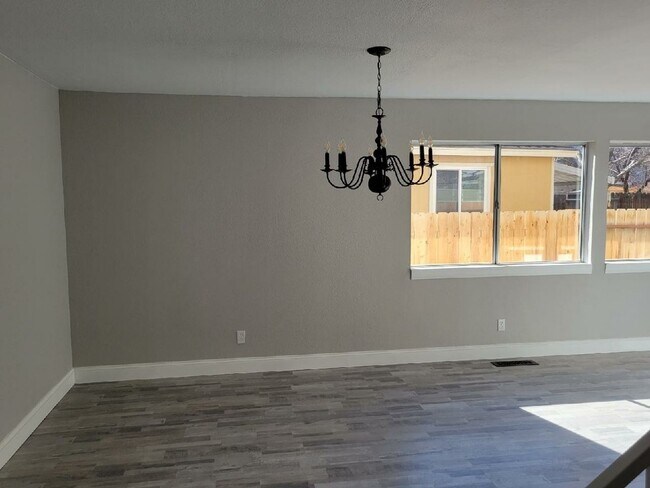 Building Photo - Beautiful Remodeled 4 Bedroom in Sparks