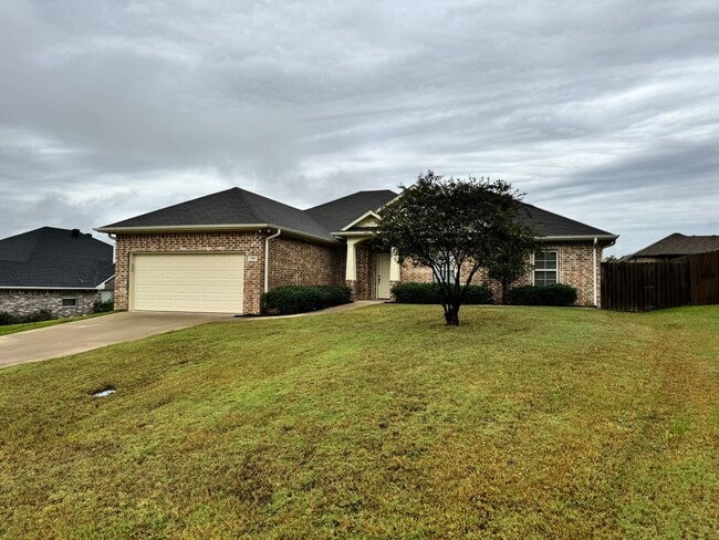 Building Photo - 309 Ash Dr