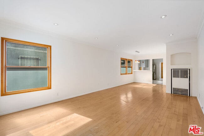 Building Photo - 2631 Thurman Ave.