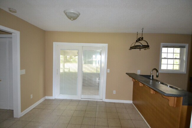 Building Photo - Home For Rent