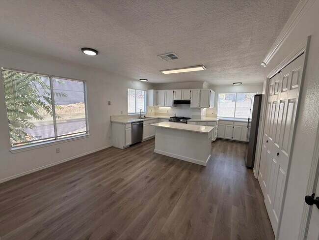 Building Photo - 4808 Driftwood Ave NW