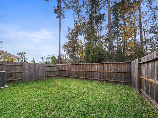 Building Photo - 674 Royal Arch Dr