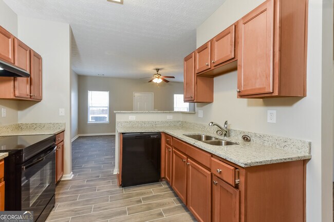Building Photo - 6332 Ellenwood Dr