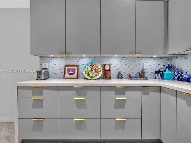 Building Photo - 101 Crandon Blvd