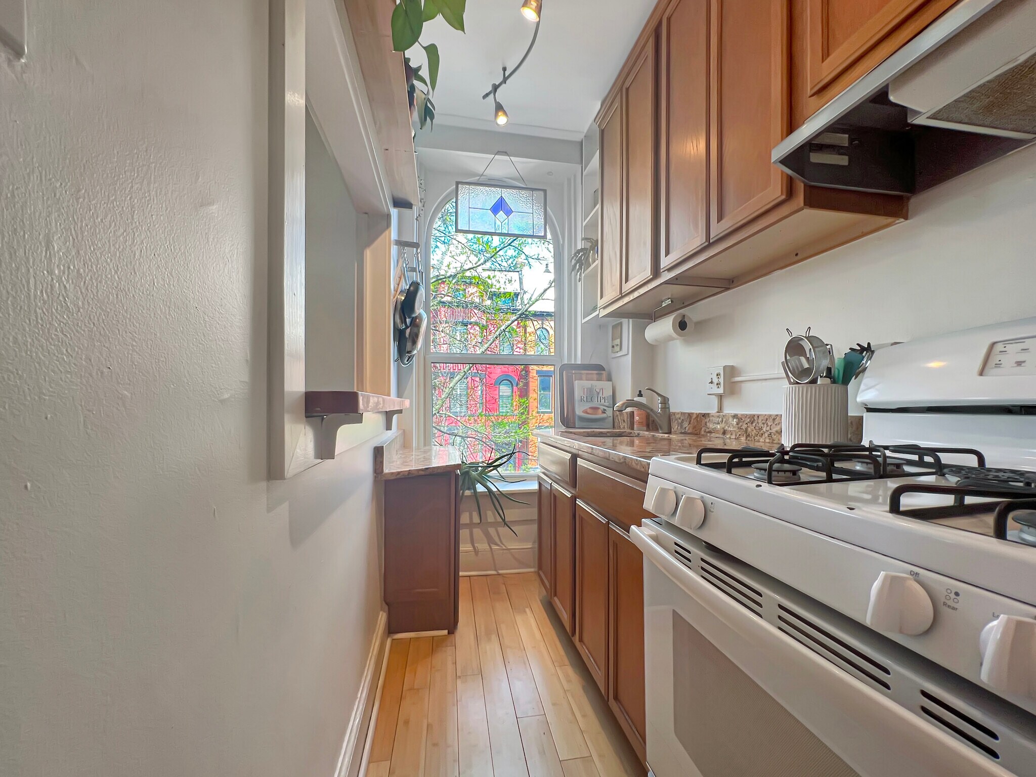 Building Photo - 1856 Mintwood Pl NW