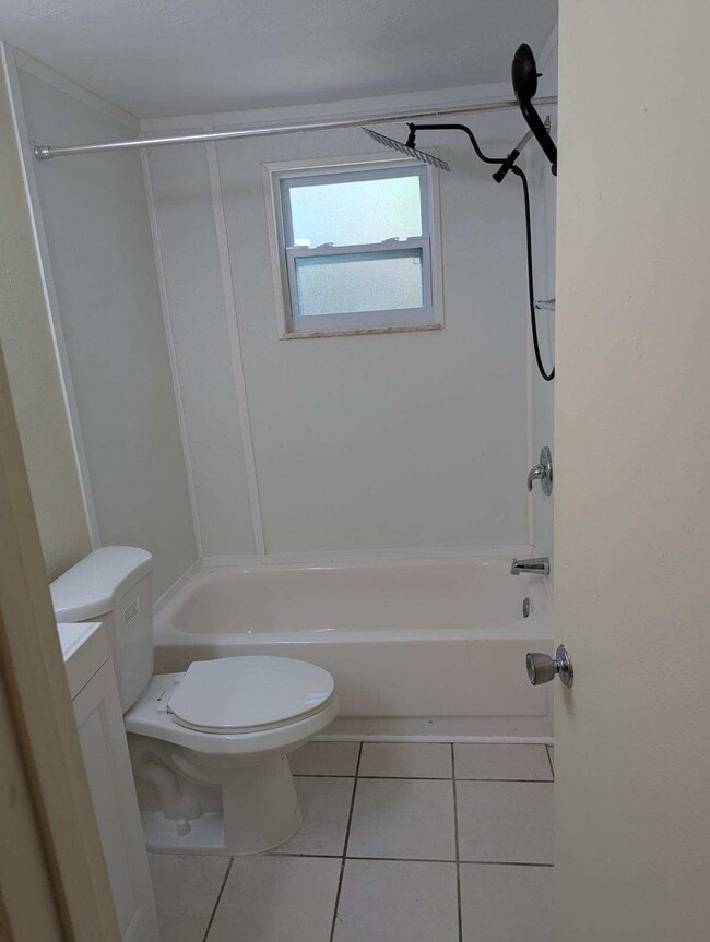 Building Photo - "Charming 2-Bed Home in Holiday, FL – Cozy...