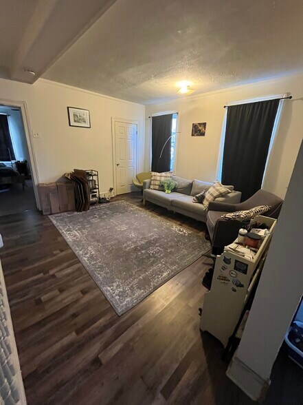 Building Photo - 411 7th St