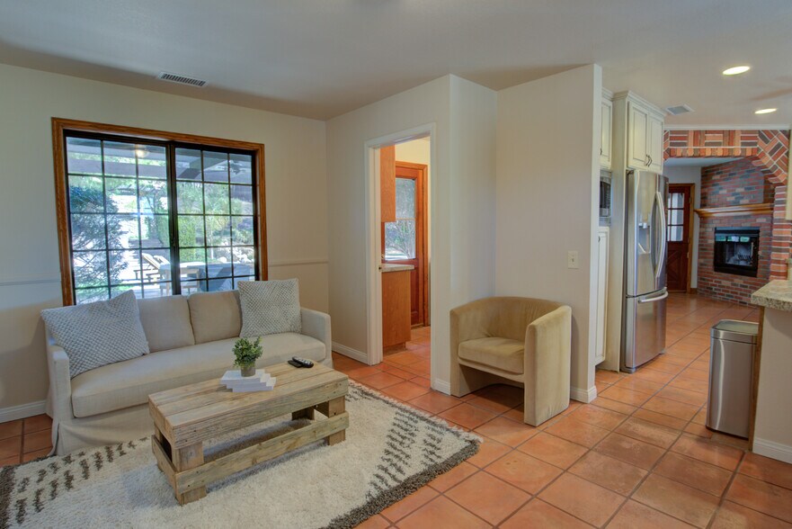 Building Photo - 33180 Vino Way