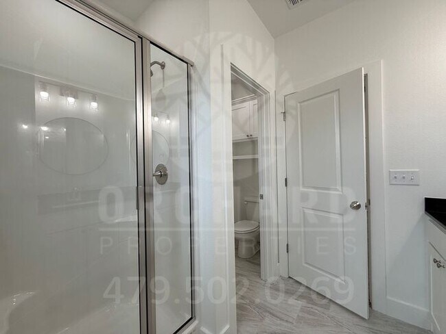 Building Photo - Garrison | Duplex with Garage in Siloam Springs!