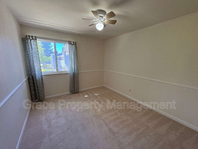 Building Photo - 8335 E Fairmount Dr