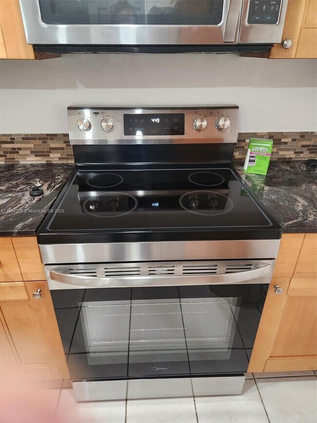 Building Photo - 4384 NW 9th Ave