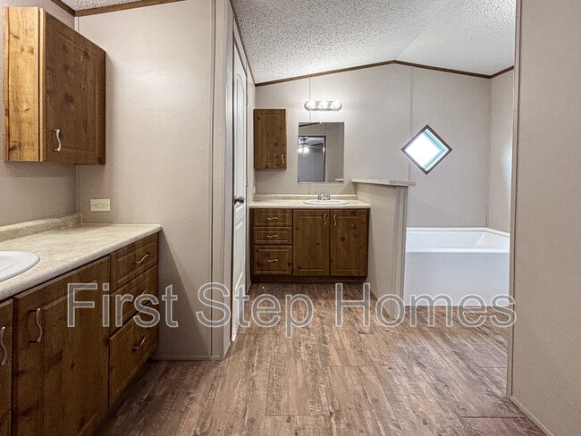 Building Photo - 618 San Rafael