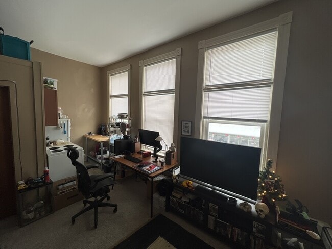 Building Photo - Lange Building