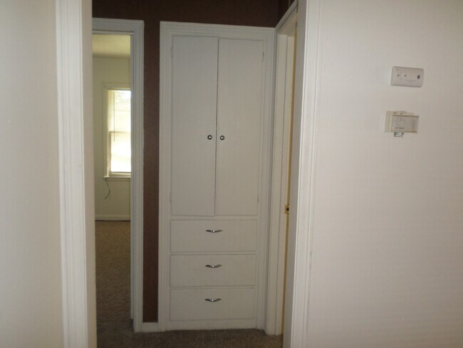 Building Photo - BONUS ROOM!