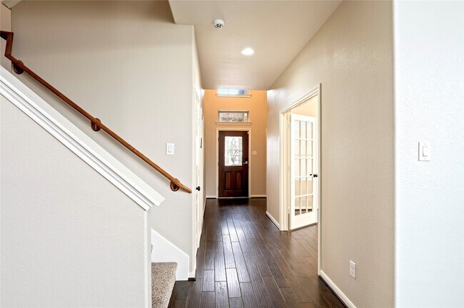 Building Photo - 6526 Hunters Creek Ln