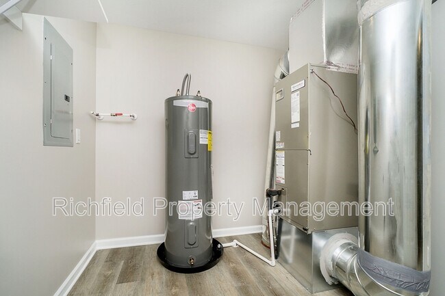 Building Photo - 416 N Hamilton Ave