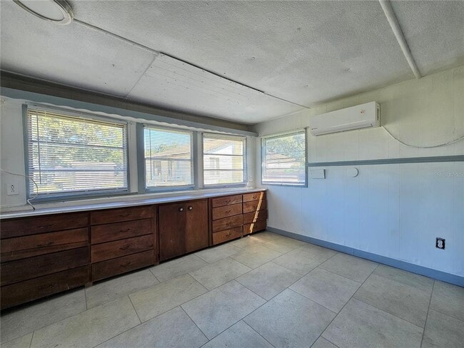 Building Photo - 503 Longfellow Blvd