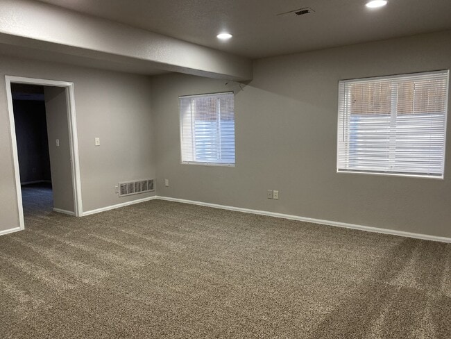 Building Photo - 4 bedroom - Montero