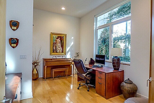 Building Photo - 108 Lost Oak Ct