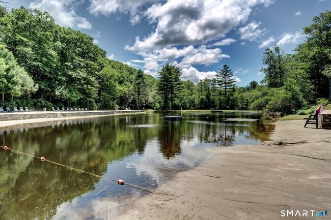 Building Photo - 355 Ledge Dr