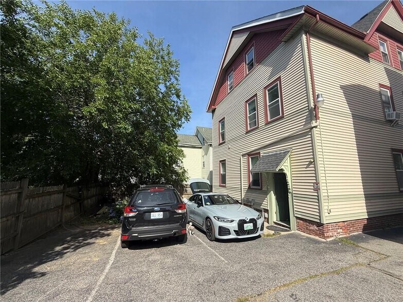 Building Photo - 125 Pleasant St
