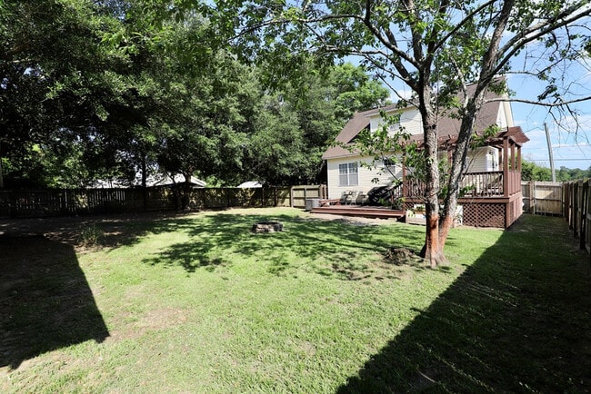 Building Photo - 1910 Lybrand St