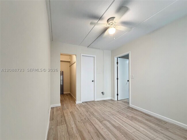 Building Photo - 3211 SW 44th St
