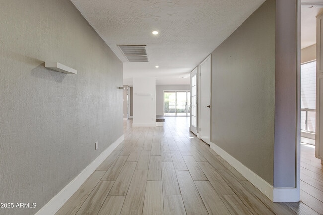 Building Photo - 5321 N 79th Way