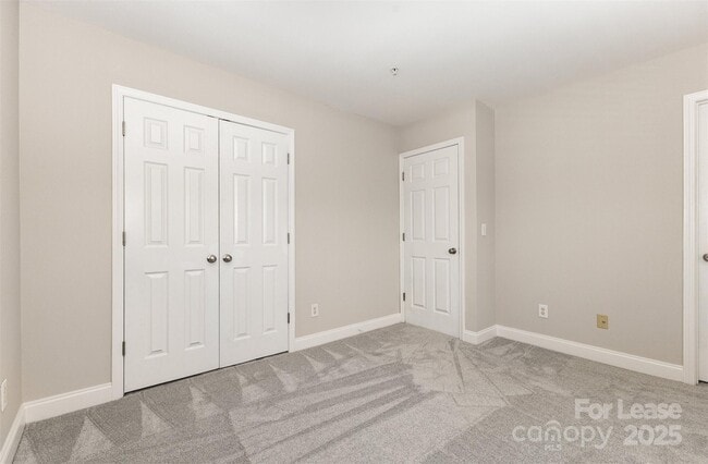 Building Photo - 817 W 4th St