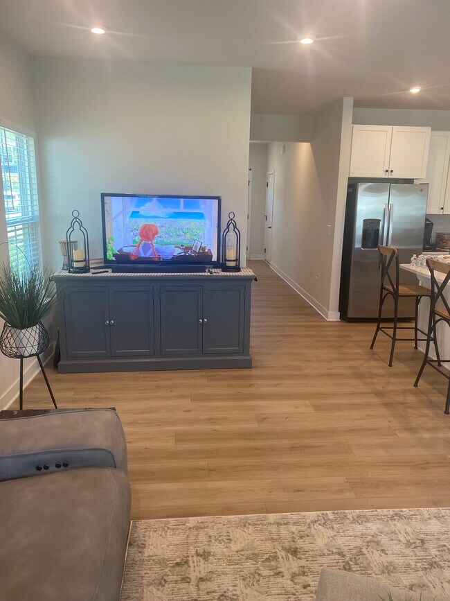 Building Photo - 211 Pryor Dr