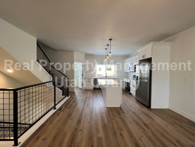 Building Photo - Big Townhome in American Fork