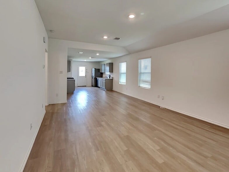 Building Photo - 24123 Mustang Run Dr