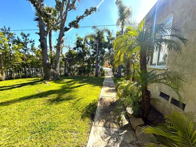 Building Photo - 6441 W 86th Pl