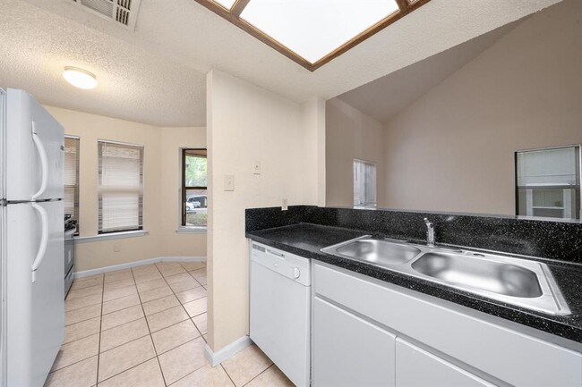 Building Photo - 1005 Milford Way