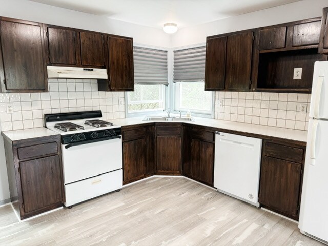 Building Photo - 405 Main St