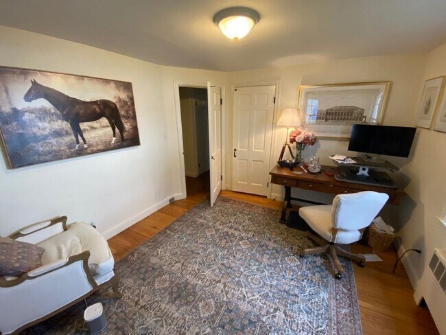 Building Photo - 34 Hazelton Ave