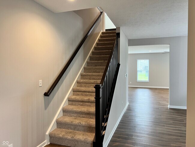 Building Photo - 5656 Grosbeak Dr