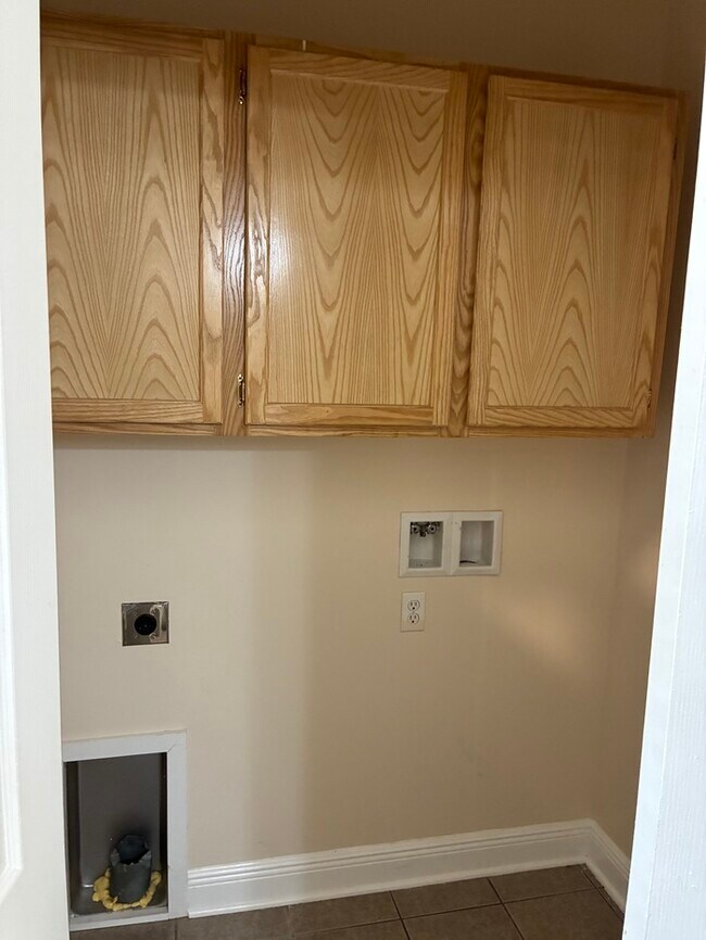 Building Photo - Beautiful 2/1 in Bay St. Louis, MS