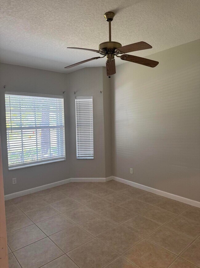 Building Photo - 3801 Kitty Hawk Ln SW