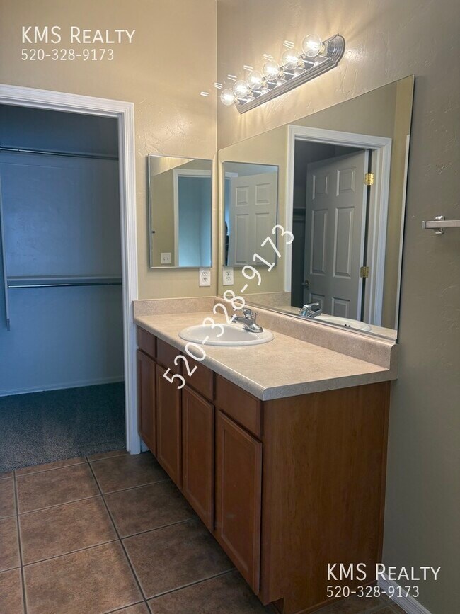 Building Photo - 3638 Drexel Manor Stra