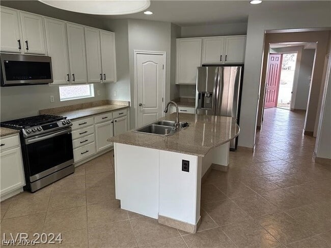 Building Photo - 2805 Alma Lidia Ave