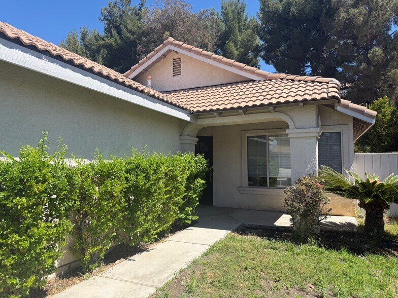 Building Photo - 24056 Golden Pheasant Ln
