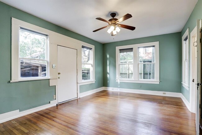 Building Photo - 418 Branard St